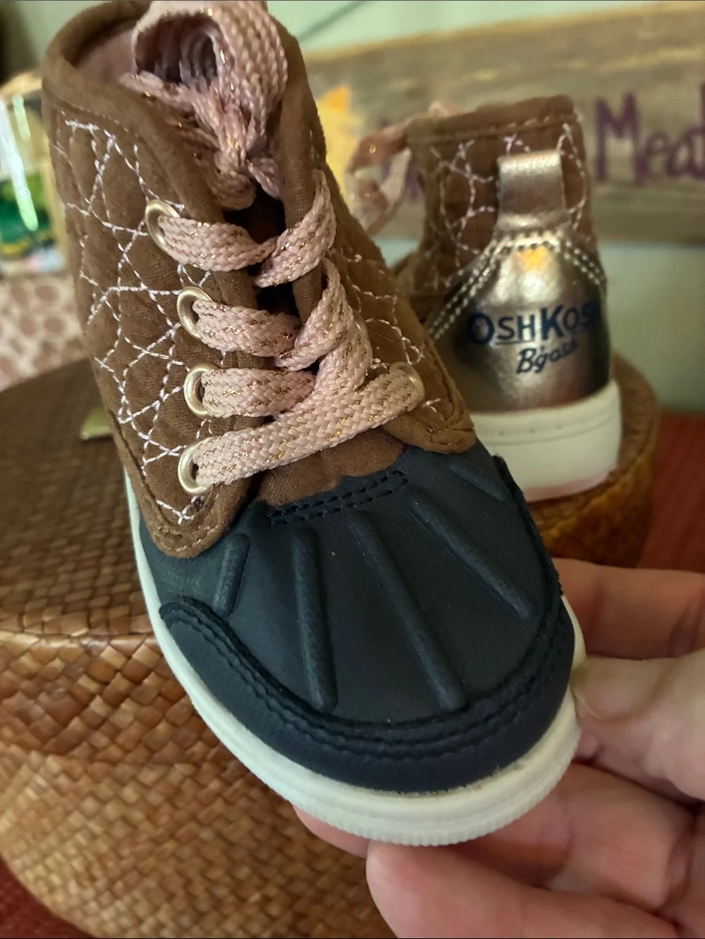 OshKosh B'gosh Duck boots Brown, Pink & Navy Quilted Lace-Up Kids Sneakers - 4